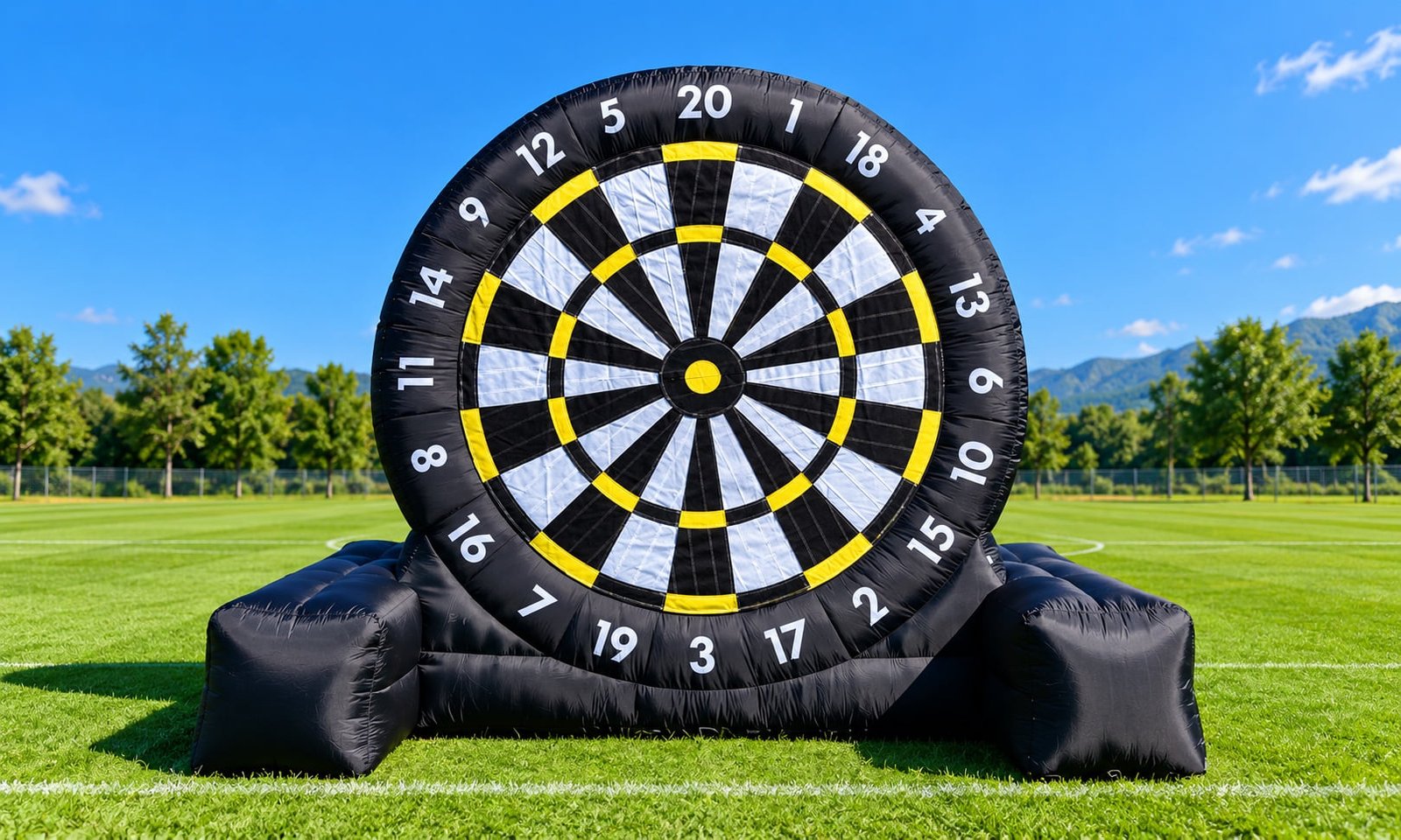 Foot Darts gonfiabile Freestyle Experience su campo in erba